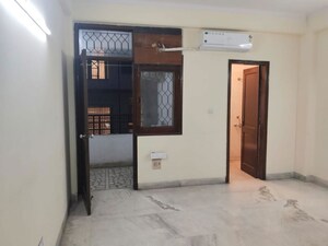Room in 3 BHK Builder Floor at Hauz Khas – for Rent