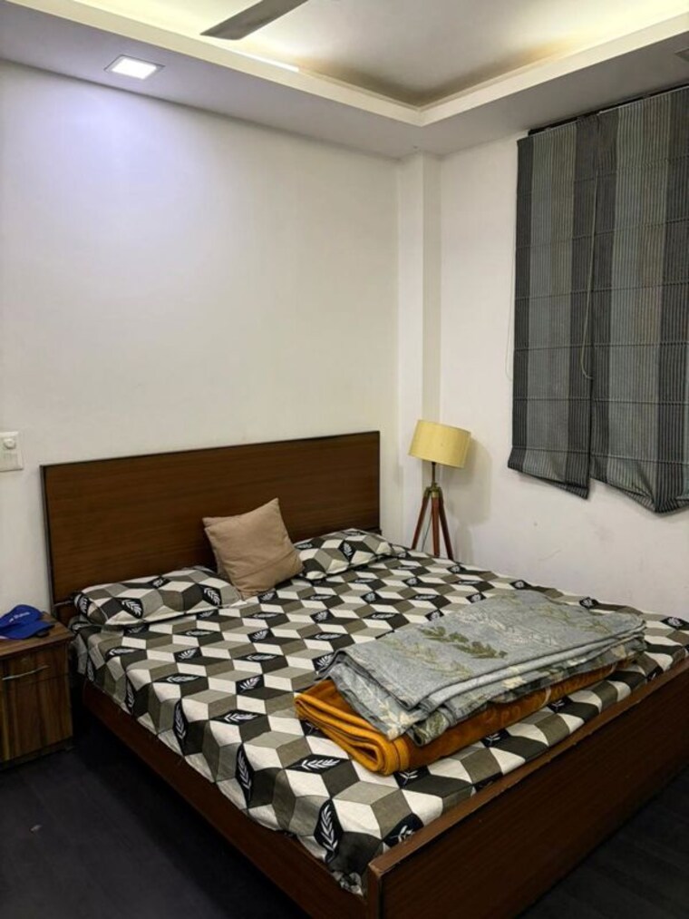 Bedroom, east of kailash 3 Bedroom 1800 Sq.Ft. Builder Floor In East Of Kailash Delhi 10218096
