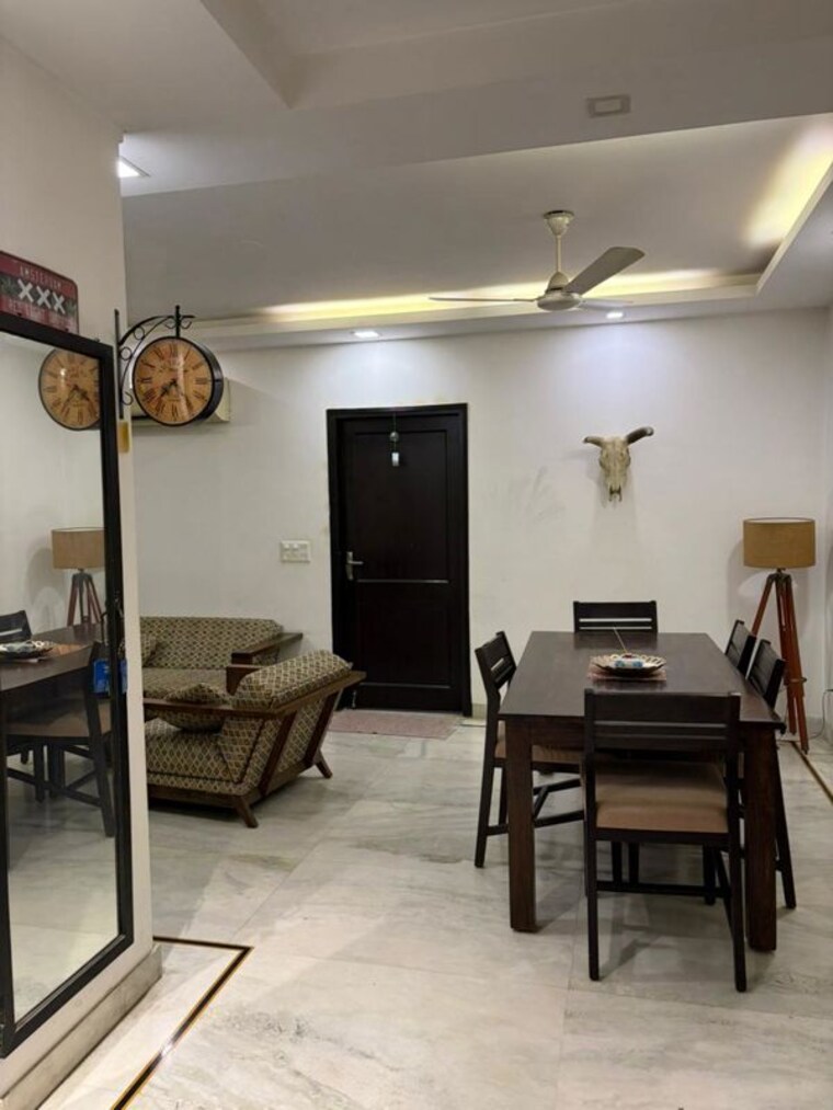 Living Room, east of kailash 3 Bedroom 1800 Sq.Ft. Builder Floor In East Of Kailash Delhi 10218096