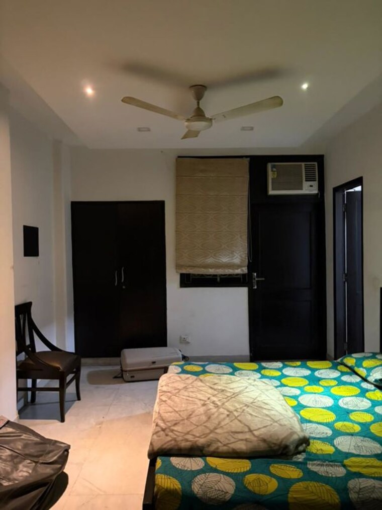 Bedroom, east of kailash 3 Bedroom 1800 Sq.Ft. Builder Floor In East Of Kailash Delhi 10218096