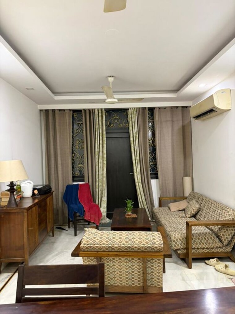 Living Room, east of kailash 3 Bedroom 1800 Sq.Ft. Builder Floor In East Of Kailash Delhi 10218096