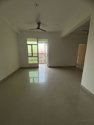 Room in 2.5 BHK Apartment at Gaur City 6th Avenue, Sector 4 Greater Noida – for Sale