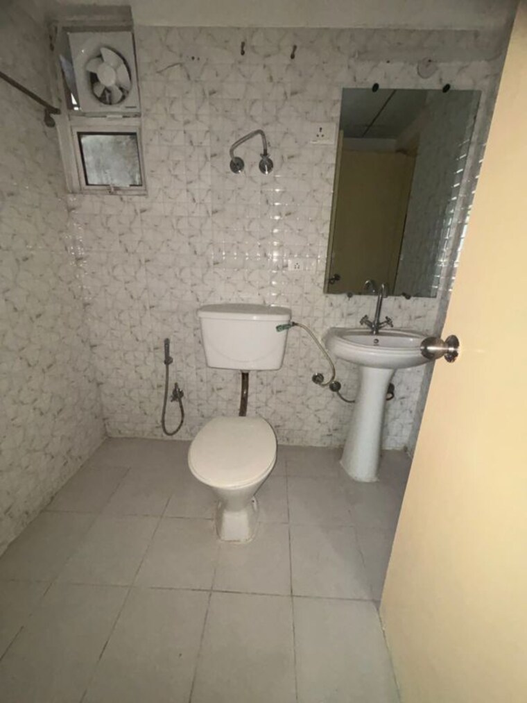 Bathroom, gaur-city-6th-avenue 2.5 Bedroom 1175 Sq.Ft. Apartment In Sector 4 Greater Noida Greater Noida 9487200