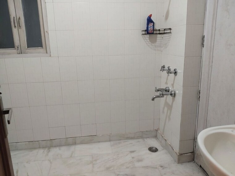 Bathroom, greater kailash i 2 Bedroom 1200 Sq.Ft. Builder Floor In Greater Kailash I Delhi 10218106