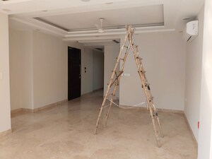 Room in 4 BHK Builder Floor at Kailash Hills – for Rent