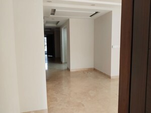 Room in 4 BHK Builder Floor at Kailash Hills – for Rent