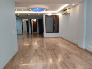 Room in 3 BHK Builder Floor at Kailash Hills – for Rent