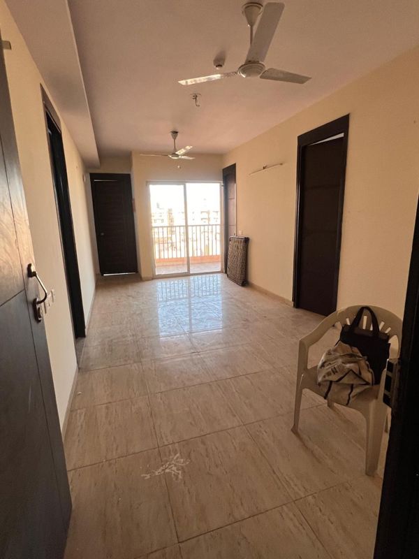 3 BHK 1600 Sq.Ft. Apartment in Landcraft Golflinks Plaza