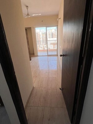 Room in 3 BHK Apartment at Landcraft Golflinks Plaza, Pandav Nagar – for Rent