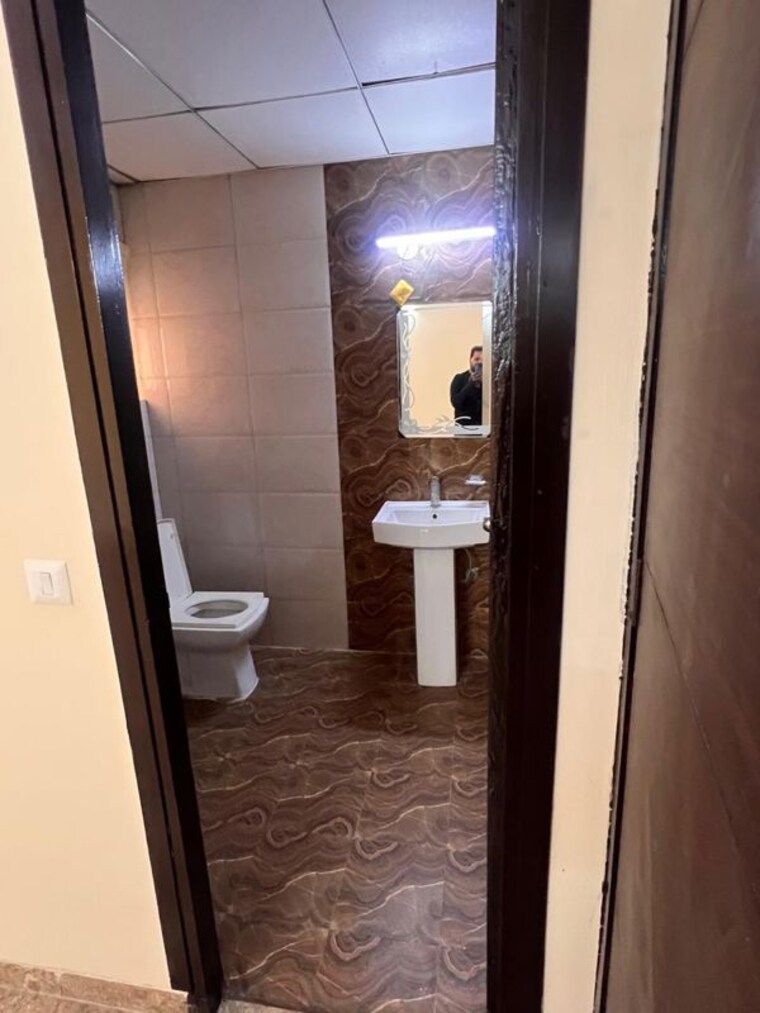 Bathroom, landcraft-golflinks-plaza 3 Bedroom 1600 Sq.Ft. Apartment In Pandav Nagar Ghaziabad 10218091