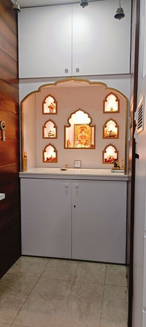 Furnished Amenities in 2.5 BHK Apartment at Hiranandani Cardinal, Ghodbunder Road – for Rent