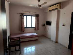 Room in 3 BHK Apartment at Satellite – for Rent