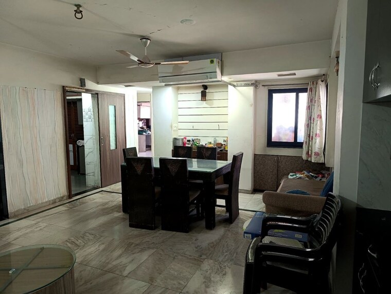 Living Room, satellite 3 Bedroom 1550 Sq.Ft. Apartment In Satellite Ahmedabad 10218312