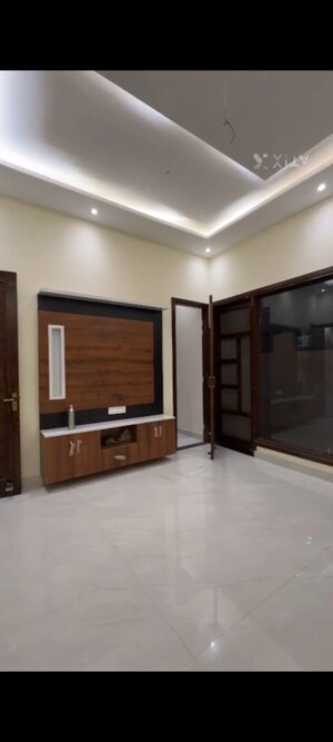Room in 3 BHK Apartment at Home Town, Patiala Road – for Sale
