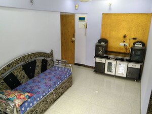 Bedroom in 2 BHK Apartment at Vile Parle West – for Rent