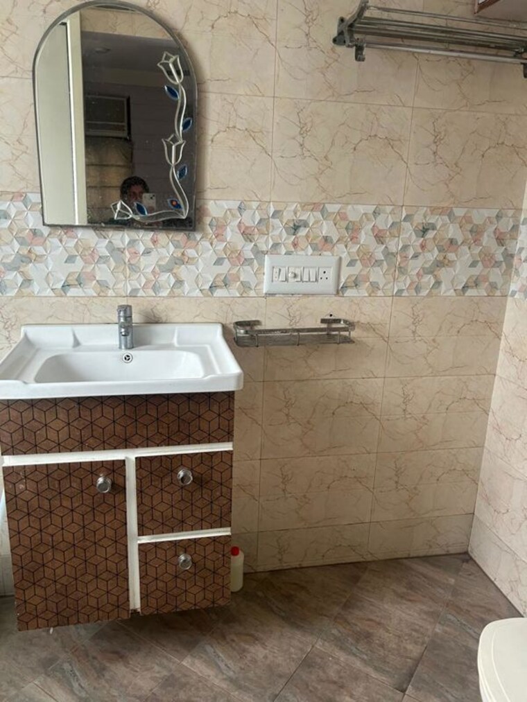 Kitchen, malviya nagar 3 Bedroom 1200 Sq.Ft. Builder Floor In Malviya Nagar Delhi 10218399