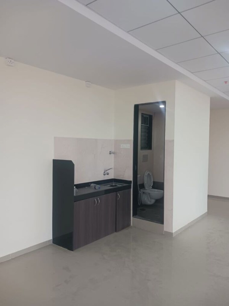 Room, marathon-millennium Commercial Office Space 800 Sq.Ft. In Mulund West Mumbai 10218465