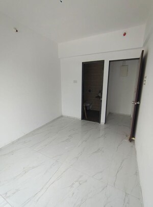 Room in 2 BHK Builder Floor at Ghatkopar East – for Rent