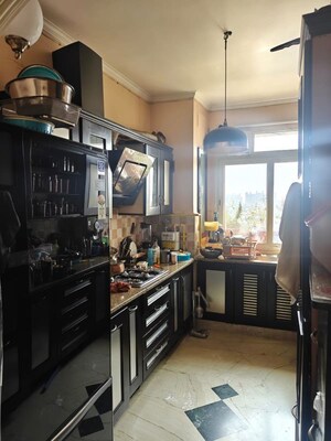 Kitchen in 3 BHK Apartment at DLF Oakwood Estate, Dlf Phase ii – for Rent
