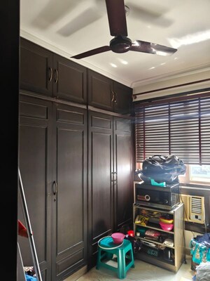 Kitchen in 3 BHK Apartment at DLF Oakwood Estate, Dlf Phase ii – for Rent