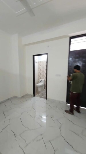 Room in 2 BHK Apartment at Shree Homes Noida, Sector 74 – for Rent