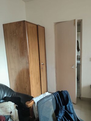 Bedroom in 3 BHK Apartment at DLF Oakwood Estate, Dlf Phase ii – for Rent