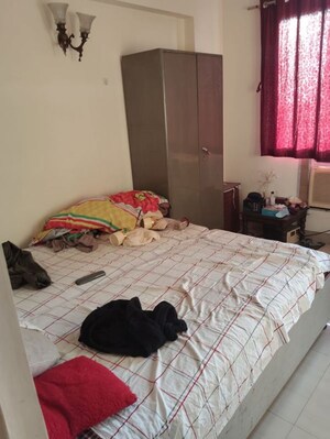 Bedroom in 3 BHK Apartment at DLF Oakwood Estate, Dlf Phase ii – for Rent