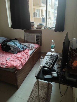 Bedroom in 3 BHK Apartment at DLF Oakwood Estate, Dlf Phase ii – for Rent