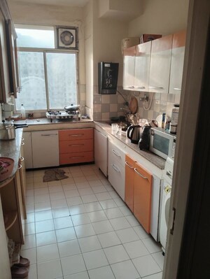 Kitchen in 3 BHK Apartment at DLF Oakwood Estate, Dlf Phase ii – for Rent