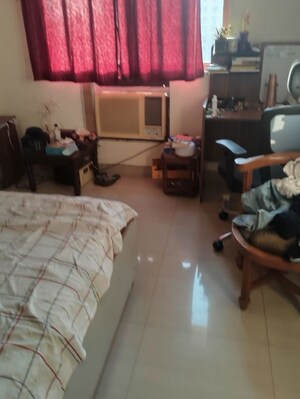 Living Room in 3 BHK Apartment at DLF Oakwood Estate, Dlf Phase ii – for Rent