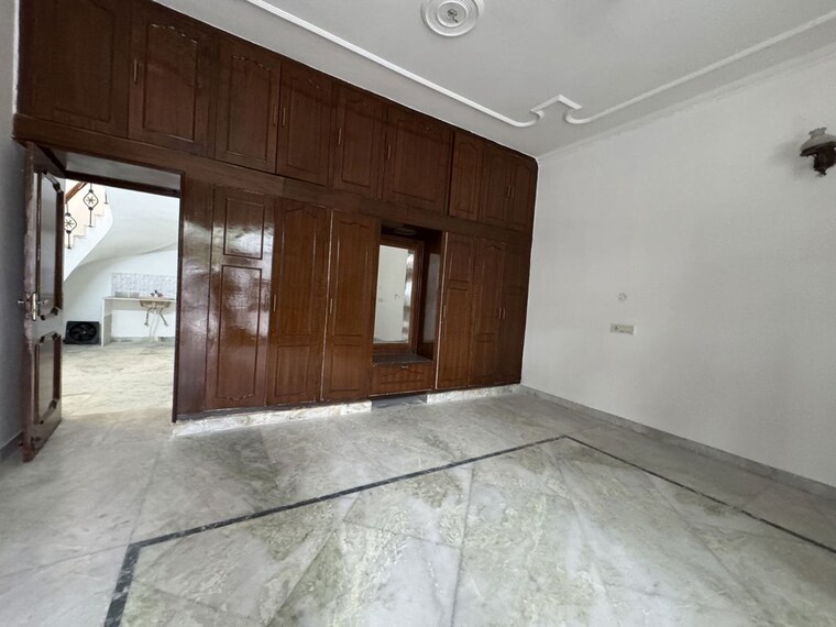 Room, sector 2 5 Bedroom 4500 Sq.Ft. Independent House In Sector 2 Panchkula 10218539