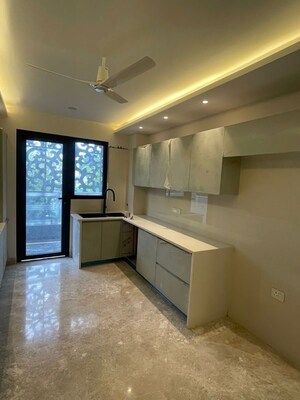 Room in 4 BHK Builder Floor at Sector 45 – for Sale