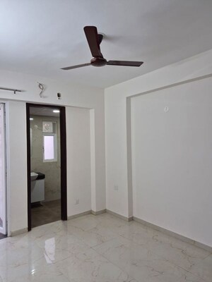 Room in 2.5 BHK Builder Floor at Smart World Gems, Sector 89 – for Rent
