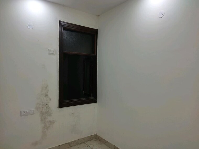 Room, mm-house 2 Bedroom 1000 Sq.Ft. Builder Floor In Sector 73 Noida 10218791