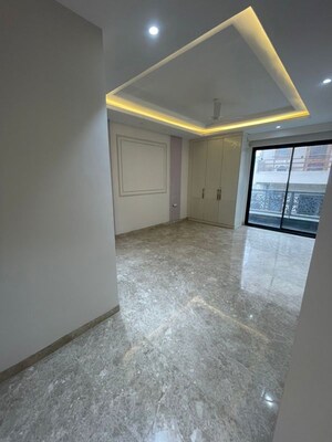 Room in 4 BHK Builder Floor at Sector 45 – for Sale