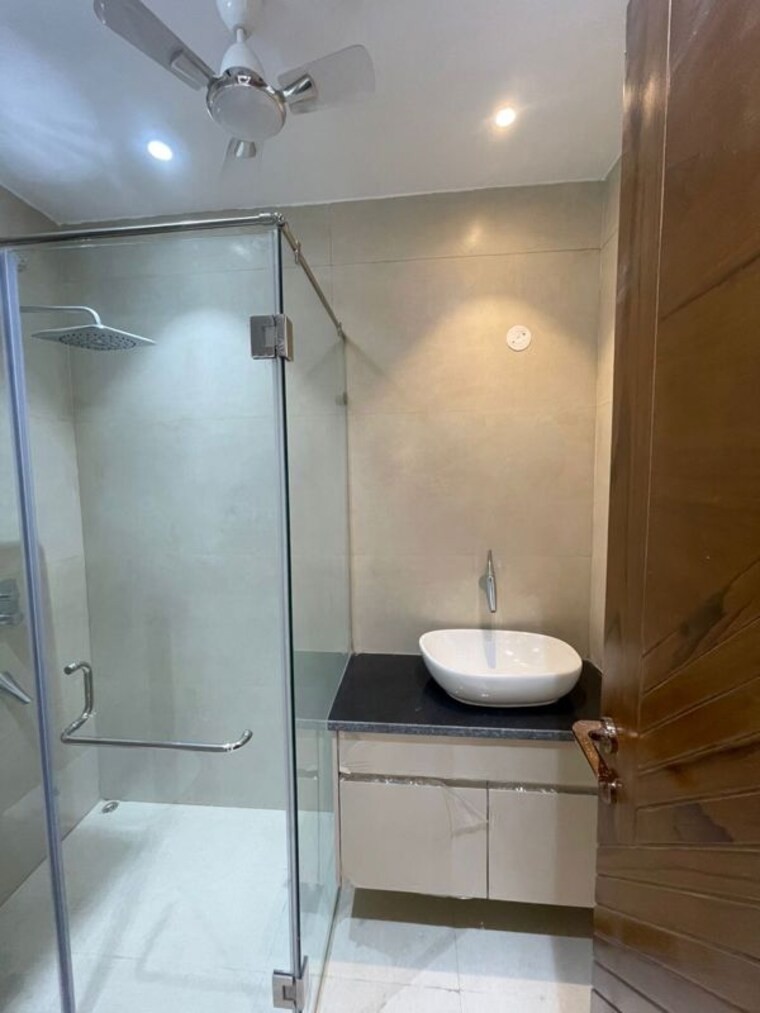 Bathroom, sector 45 4 Bedroom 342 Sq.Yd. Builder Floor In Sector 45 Gurgaon 10218826