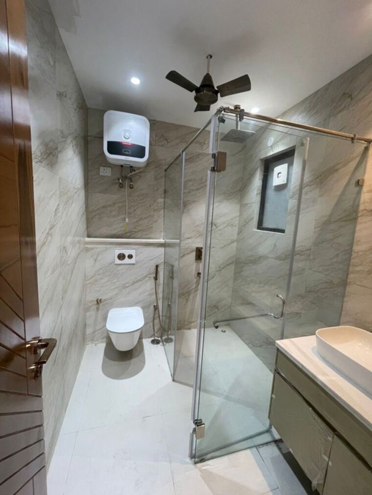 Bathroom, sector 45 4 Bedroom 342 Sq.Yd. Builder Floor In Sector 45 Gurgaon 10218826