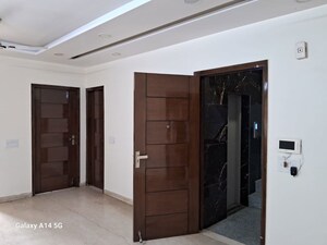 Room in 3 BHK Builder Floor at Tagore Garden – for Rent