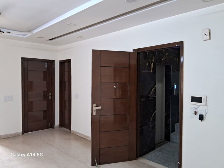 Room, tagore garden 3 Bedroom 120 Sq.Yd. Builder Floor In Tagore Garden Delhi 10219062