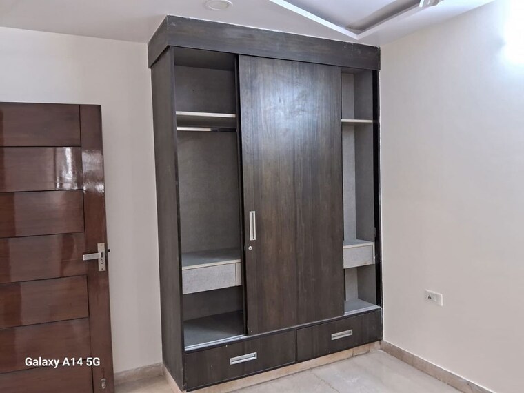 Room, tagore garden 3 Bedroom 120 Sq.Yd. Builder Floor In Tagore Garden Delhi 10219062