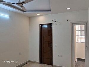 Furnished Amenities in 3 BHK Builder Floor at Tagore Garden – for Rent