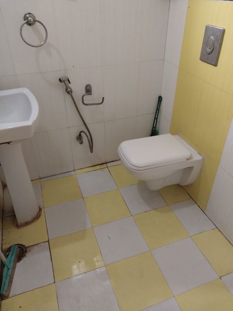 Bathroom, tulip-lemon 2 Bedroom 526 Sq.Ft. Apartment In Sector 69 Gurgaon 10219129