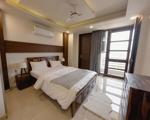 Bedroom in 3 BHK Builder Floor at Sector 43 – for Rent