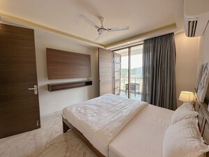 Bedroom in 3 BHK Builder Floor at Sector 43 – for Rent