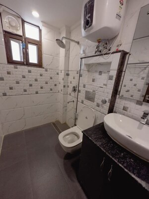 Attached Bathroom in 3 BHK Builder Floor at Sector 43 – for Rent