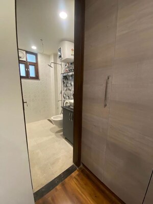 Attached Bathroom in 3 BHK Builder Floor at Sector 43 – for Rent