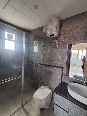 Attached Bathroom in 3 BHK Builder Floor at Ardee City, Sector 52 – for Rent