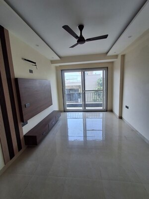 Bedroom in 3 BHK Builder Floor at Ardee City, Sector 52 – for Rent