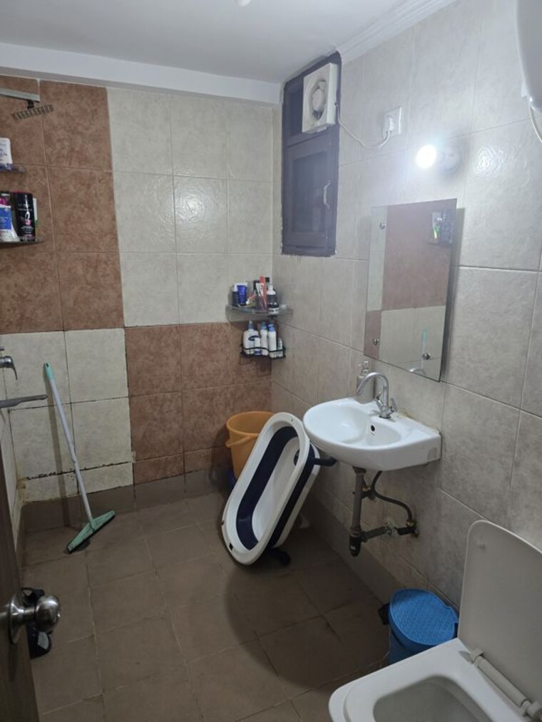 Bathroom, sector 19b dwarka 3 Bedroom 1600 Sq.Ft. Apartment In Sector 19b Dwarka Delhi 10219143