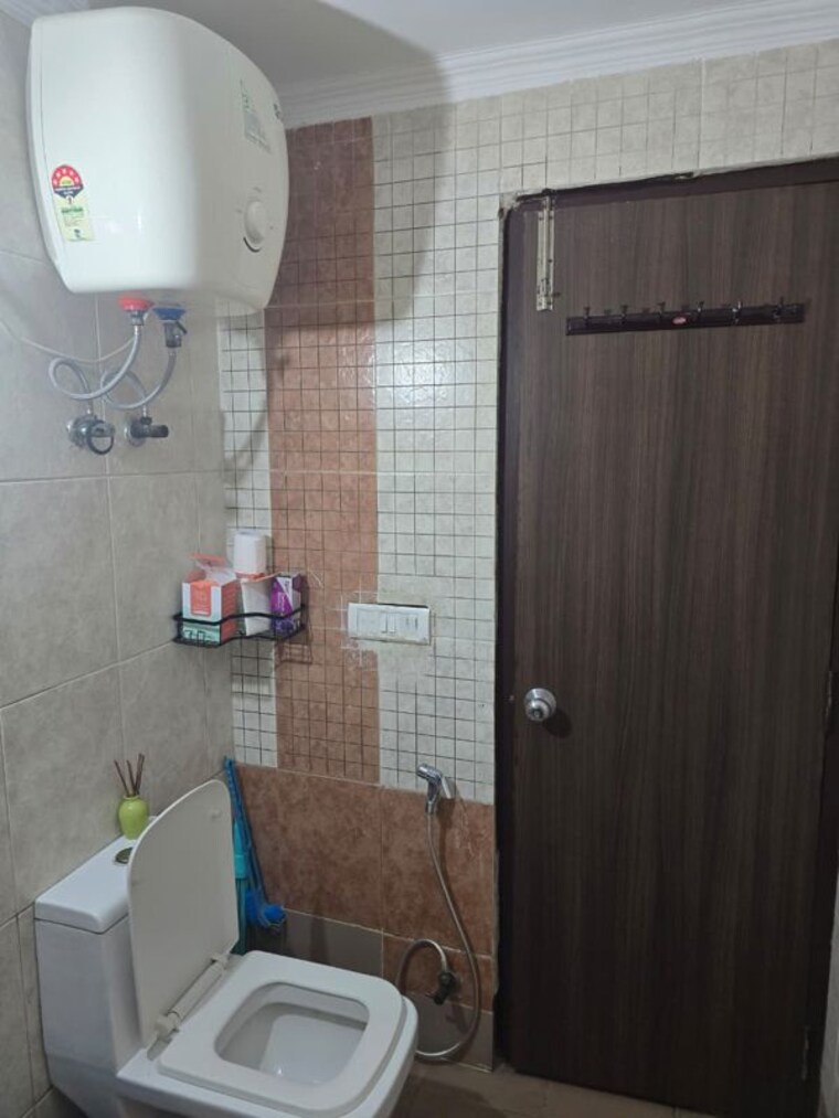 Bathroom, sector 19b dwarka 3 Bedroom 1600 Sq.Ft. Apartment In Sector 19b Dwarka Delhi 10219143